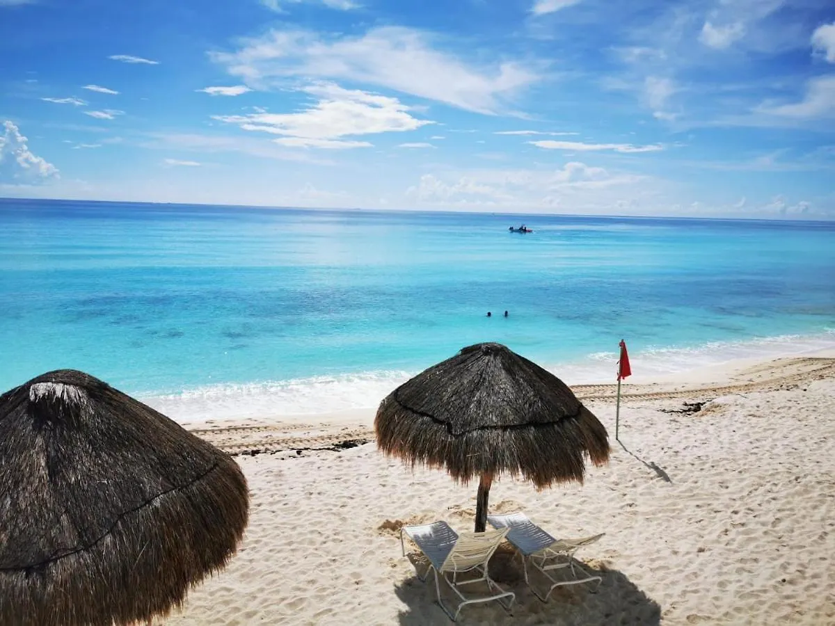 Brisas Beachfront Studios In Hotel Zone Cancun Apartment