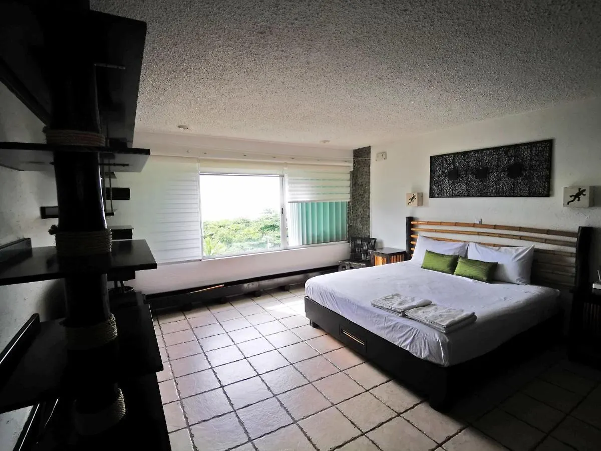 Brisas Beachfront Studios In Hotel Zone Cancun