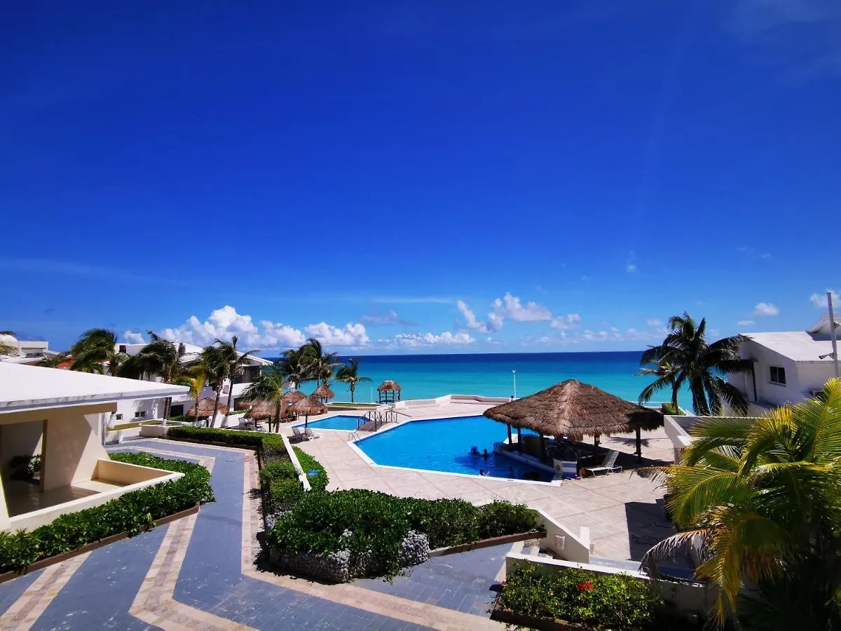 Brisas Beachfront Studios In Hotel Zone Cancun Apartment