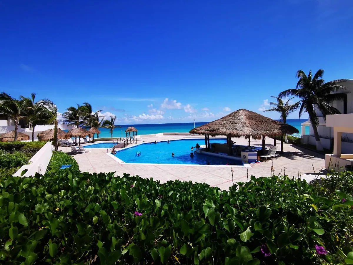 Brisas Beachfront Studios In Hotel Zone Cancun