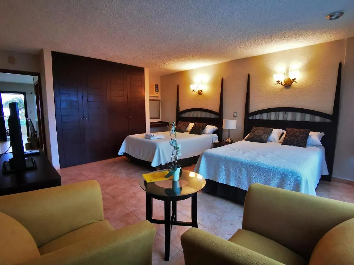Brisas Beachfront Studios In Hotel Zone Cancun Apartment