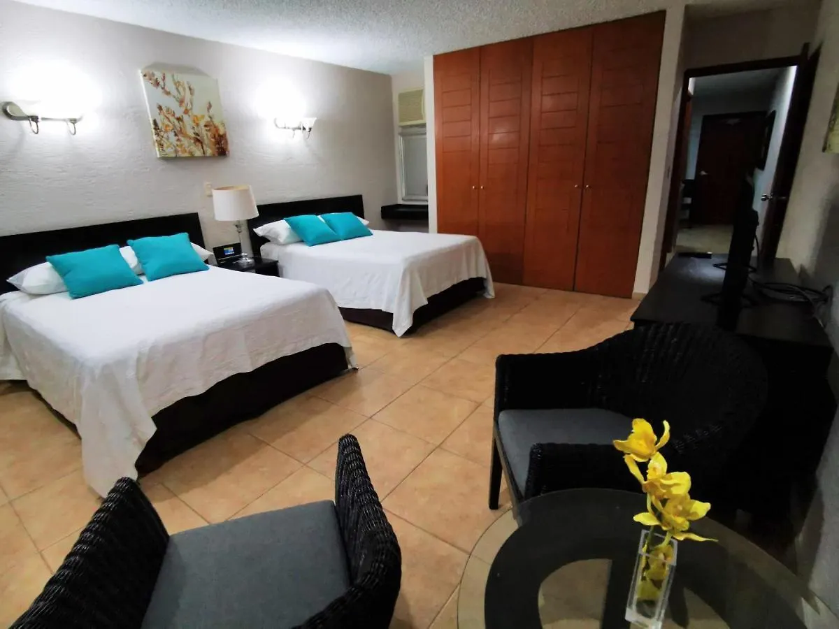 Brisas Beachfront Studios In Hotel Zone Cancun 0*,