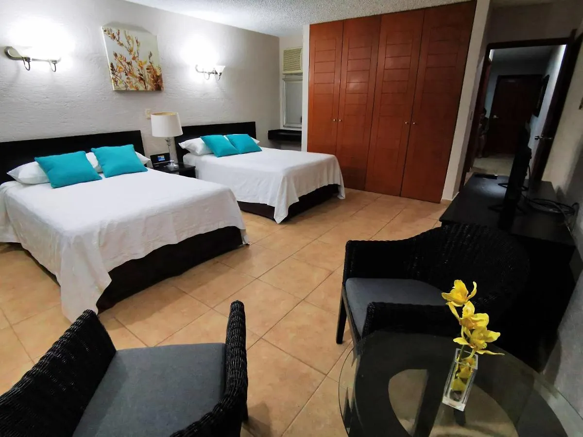 Brisas Beachfront Studios In Hotel Zone Cancun 0*,