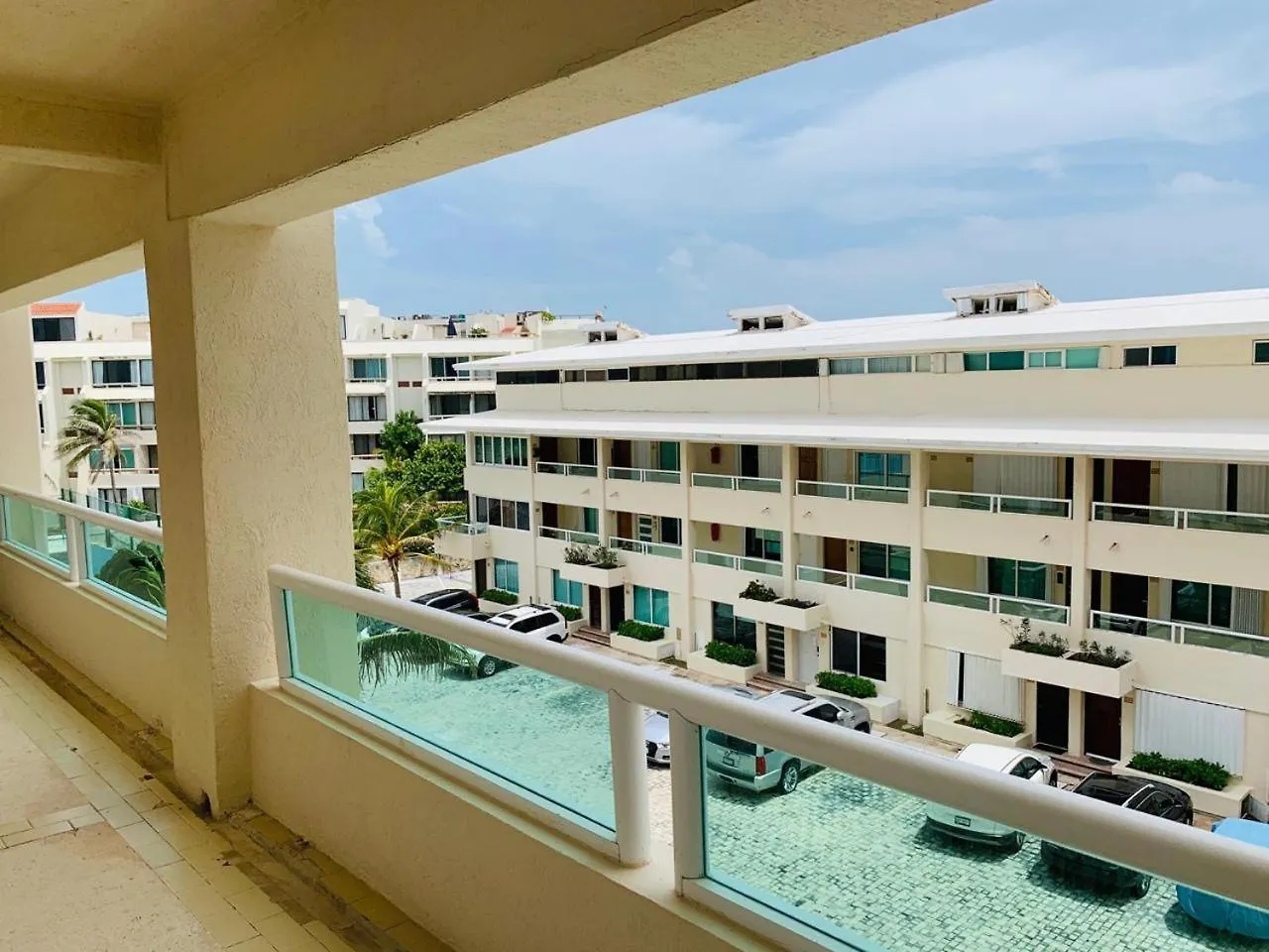 Brisas Beachfront Studios In Hotel Zone Cancun